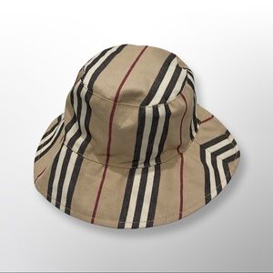 Burberry bucket hat